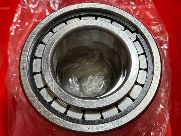 0102000 - однорядные с безбортовым наружным кольцом и двумя запорными шайбами