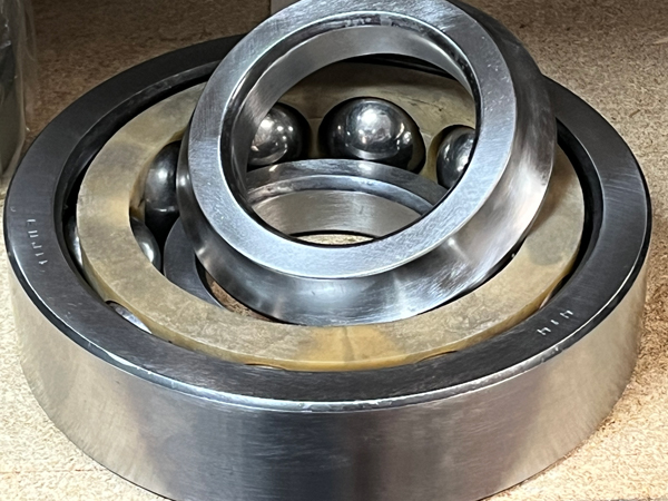 0126000 - однорядные с разъёмным внутренним кольцом с трёхточечным контактом