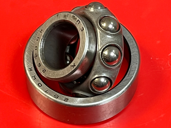 0026000К - однорядные разъёмные со скосом на наружном и внутреннем кольцах с углом контакта 40°