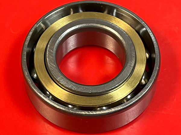 0046000 - однорядные неразъёмные со скосом на наружном кольце с углом контакта 26°