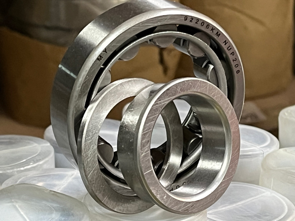 0092000 - однорядные с однобортовым внутренним кольцом и с плоским упорным кольцом